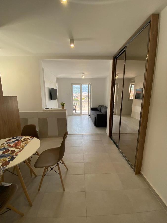 In The Center, Apartment