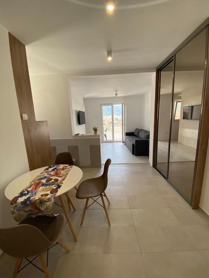 In The Center, Apartment